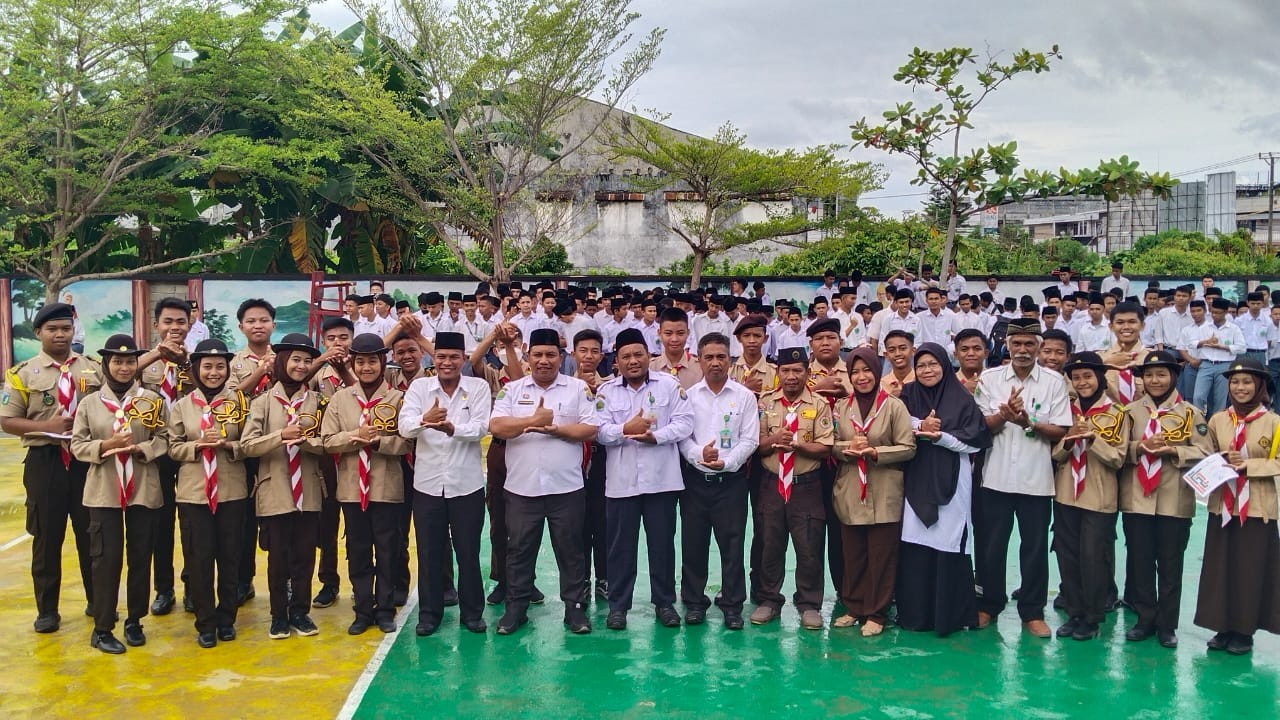 Penyerahan Piala Bergilir Dan Pemasangan Tiska Gudep Pangkalan Sultan Hasanuddin 