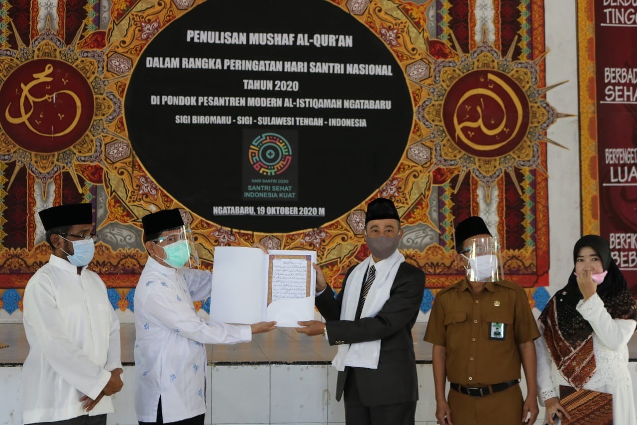 Hari Santri Nasional 2020: Para Santri Tiga Ponpes Tulis Mushaf Al-Qur an