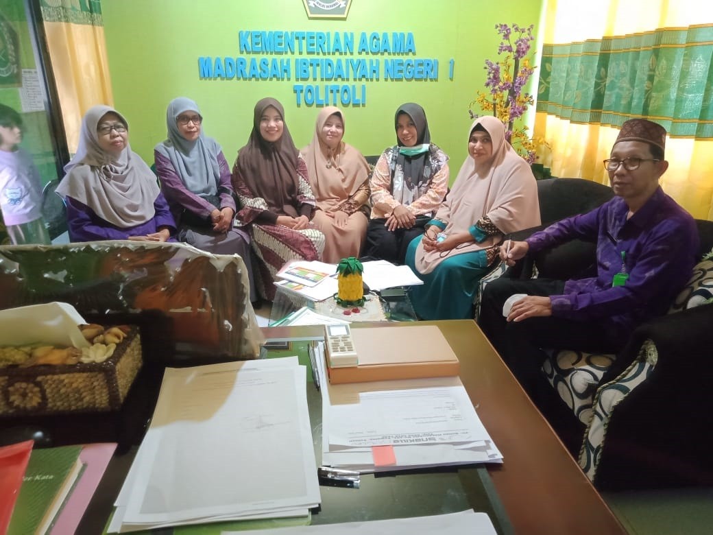 Analis Tenaga Pendidik dan Kependidikan Bidang Penmad Kanwil  Laksanakan Evaluasi Penilaian Kinerja Guru di MI Negeri 1 Tolitoli