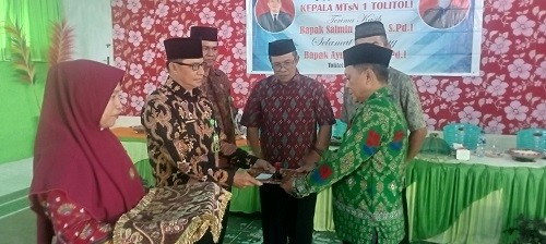 Keluarga Besar MTs Negeri 1 Tolitoli Lakasanakan Pisah Sambut Kamad Lama dan Baru