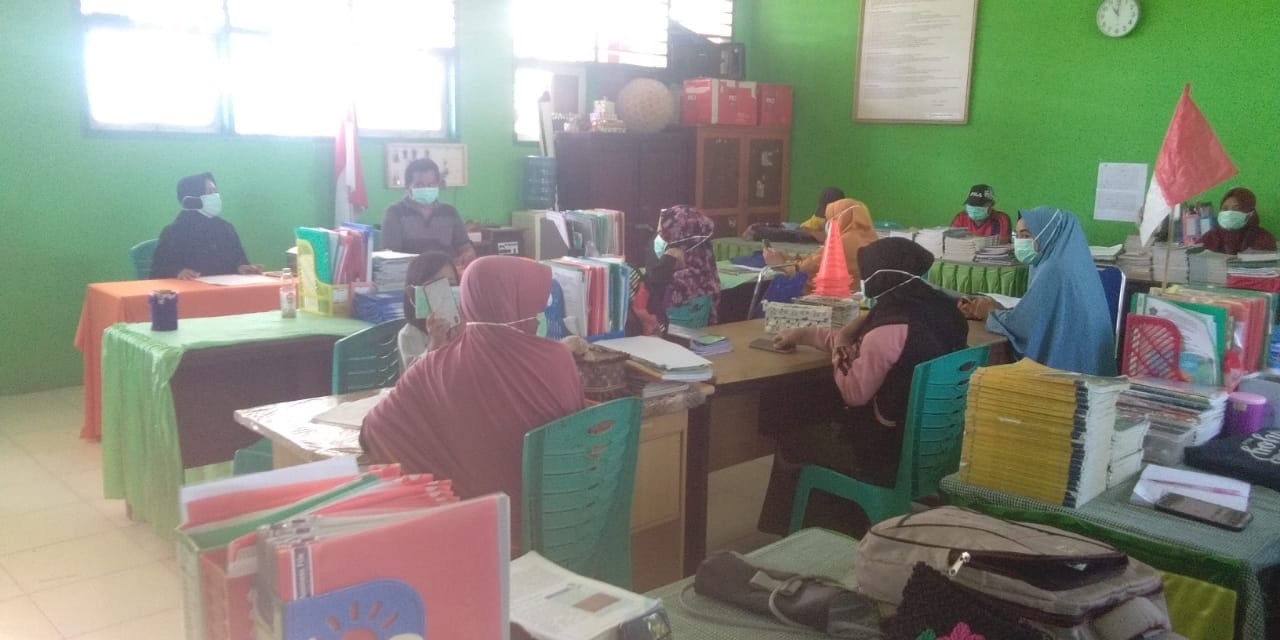 MTsN 1 Tolitoli Laksanakan Rapat Penyusunan Kurikulum Darurat