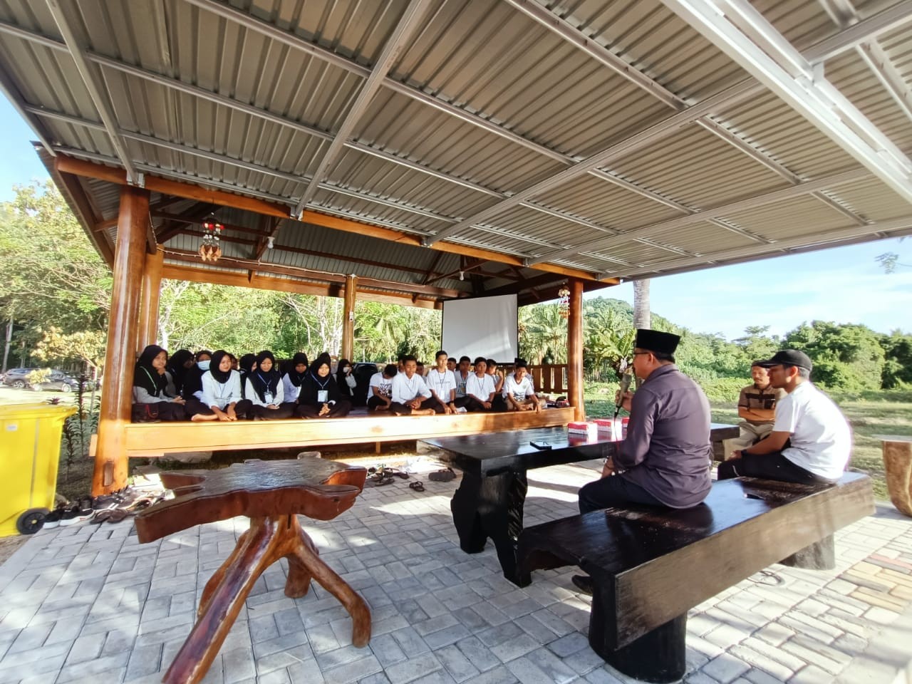 Mendidik dan Menumbuhkan Jiwa Kepemimpinan bagi Pengurus OSIS MAN Tolitoli
