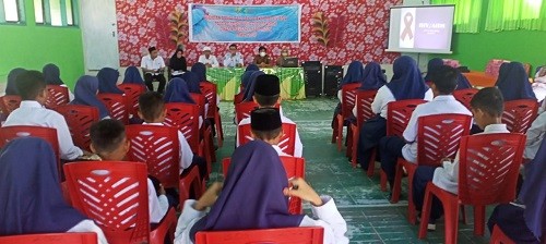 Siswa MTs Negeri 1 Tolitoli Ikuti Sosialisasi Dan Deteksi Dini HIV AIDS ,TBC Serta Kusta