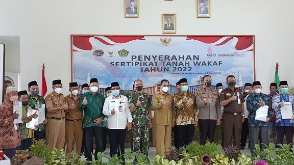 Sulteng Dapatkan 14 Sertifikat Tanah Wakaf dari Wakil Presiden RI